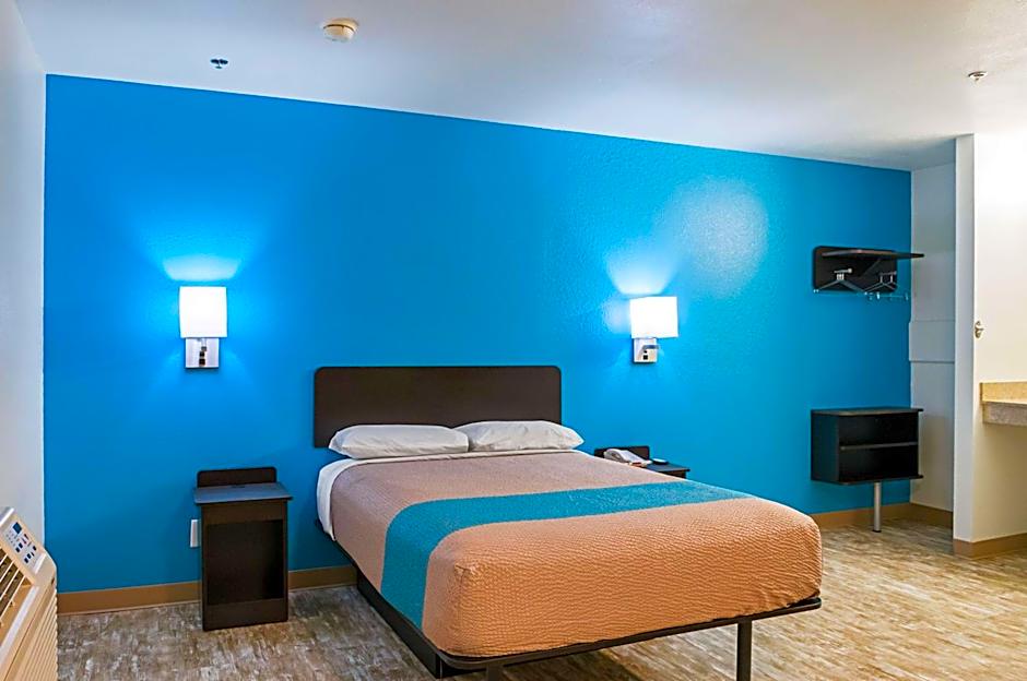 Motel 6-Bay Saint Louis, MS