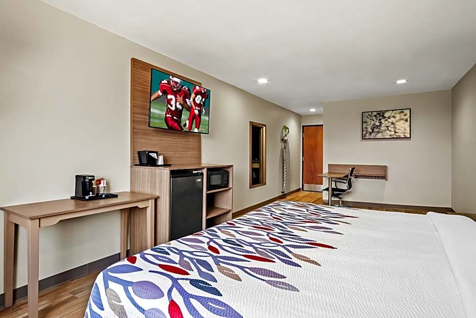 Red Roof Inn & Suites Euless - DFW Airport Southwest