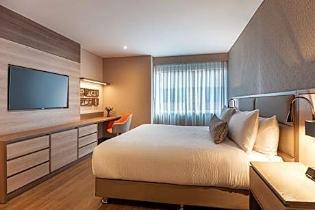 2 bedroom suite, bedroom 1: 1 king, bedroom 2: 1 king, sofa bed, city view