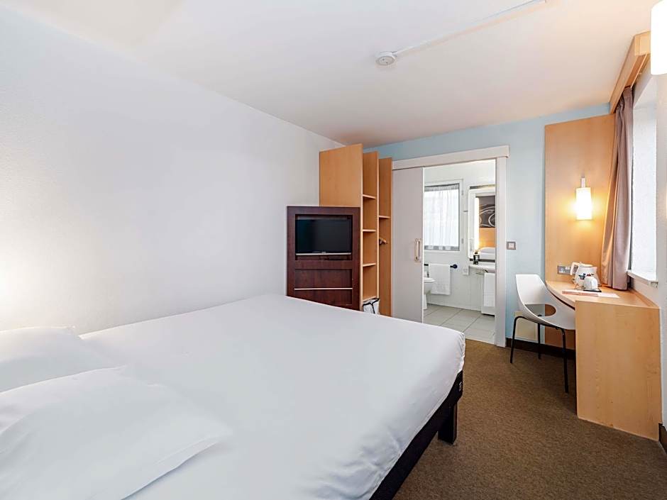 Photo 1 of 4 of 1 Double Bed, Accessible