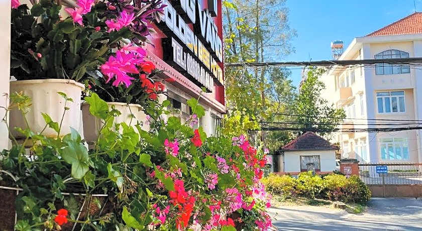 GOLDEN BEE HOTEL