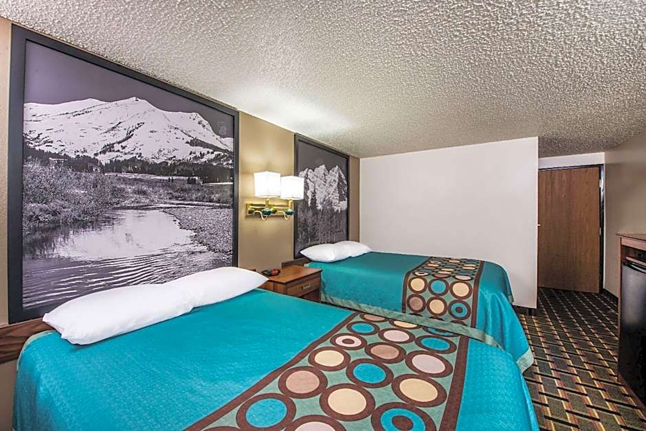 Super 8 by Wyndham Pueblo