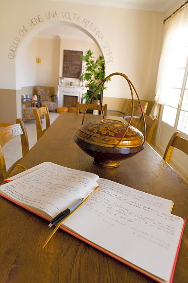 A l'ombre du clocher