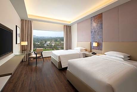 Premium, Guest room, 2 Twins, Executive Lounge Access, 2 pieces laundry per day