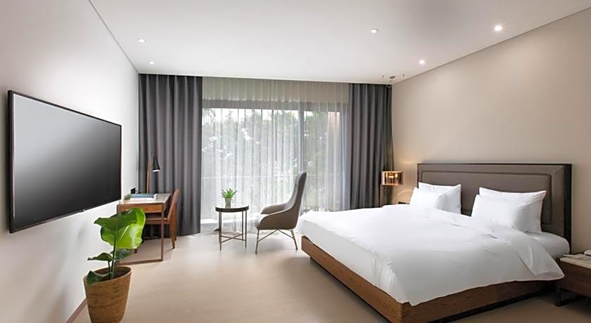 N Bridge Hotel