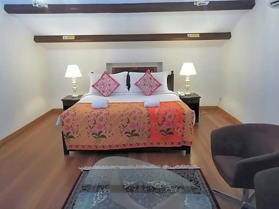 Heeren Straits Hotel