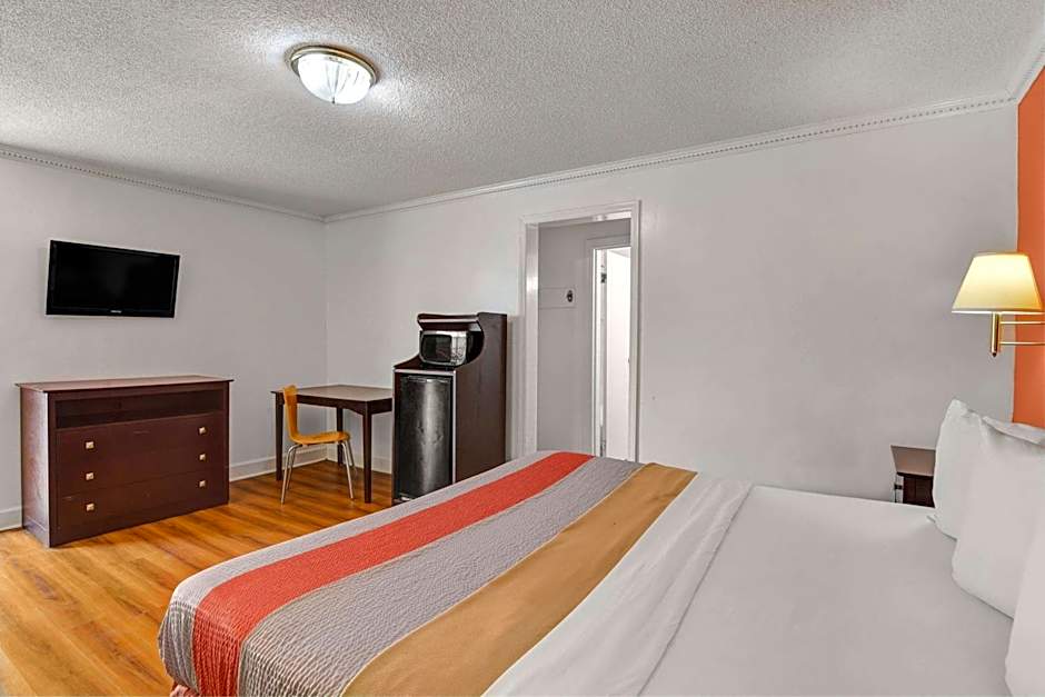 Motel 6-Americus, GA