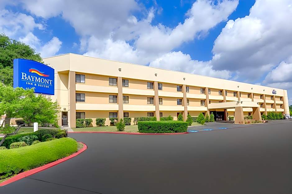 Baymont by Wyndham Hot Springs