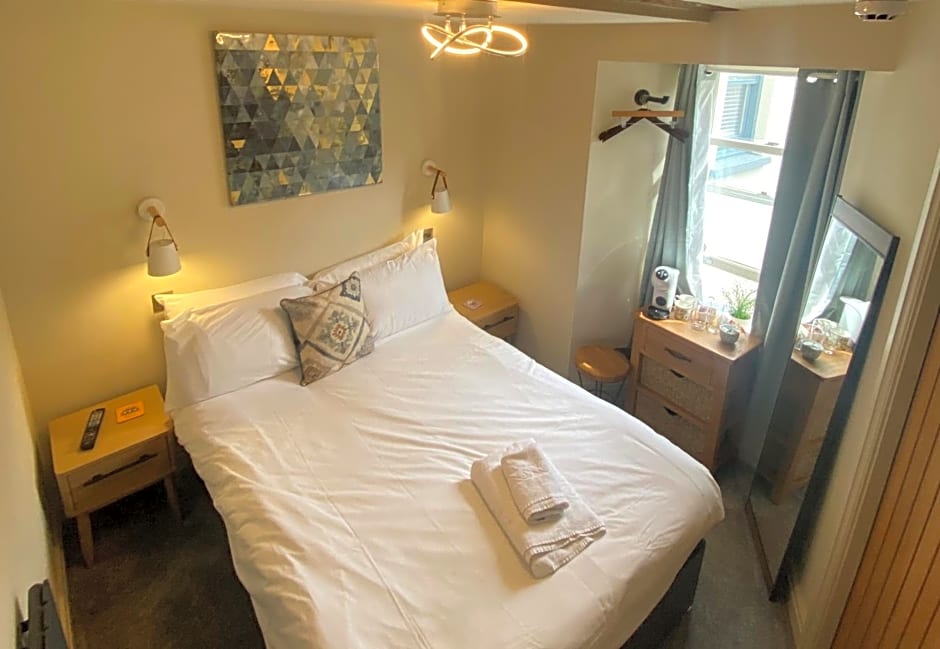 The Hive at Poppi-Red