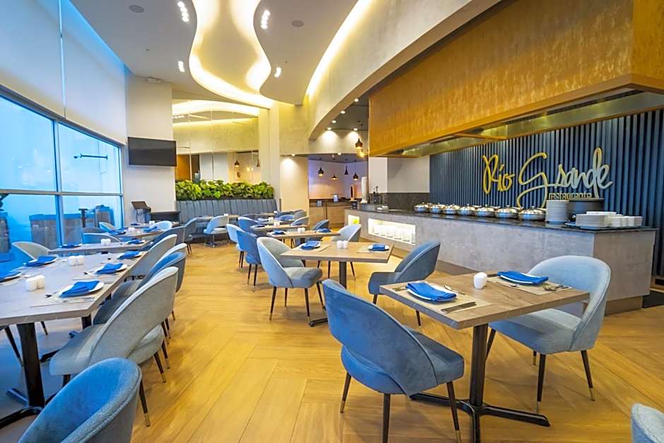 Wyndham Guayaquil, Puerto Santa Ana