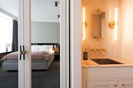 Large Deluxe Double Room