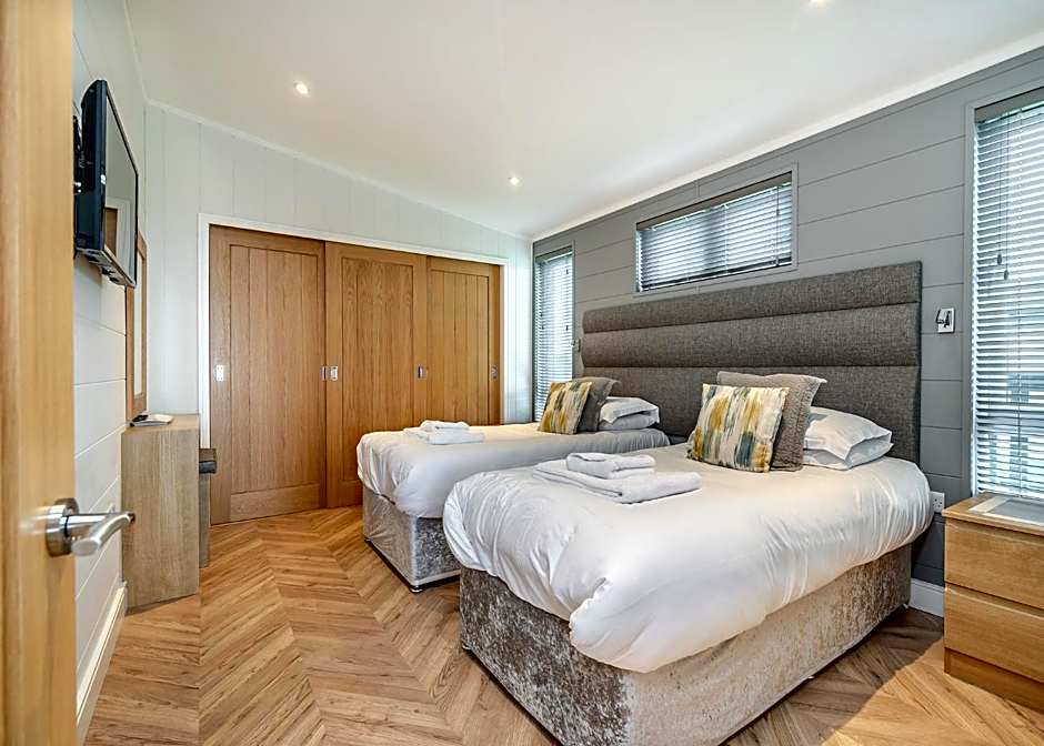 Midsomer Lodges