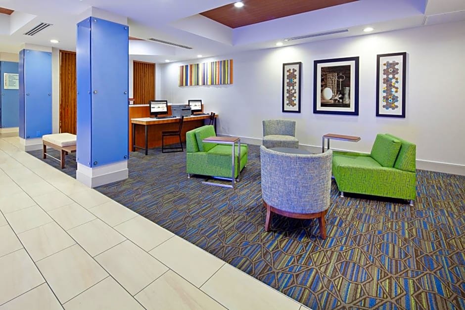 Holiday Inn Express & Suites Clovis Fresno Area