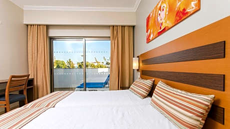 Standard One-Bedroom Apartment with Garden View