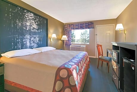 1 King Bed Non-Smoking