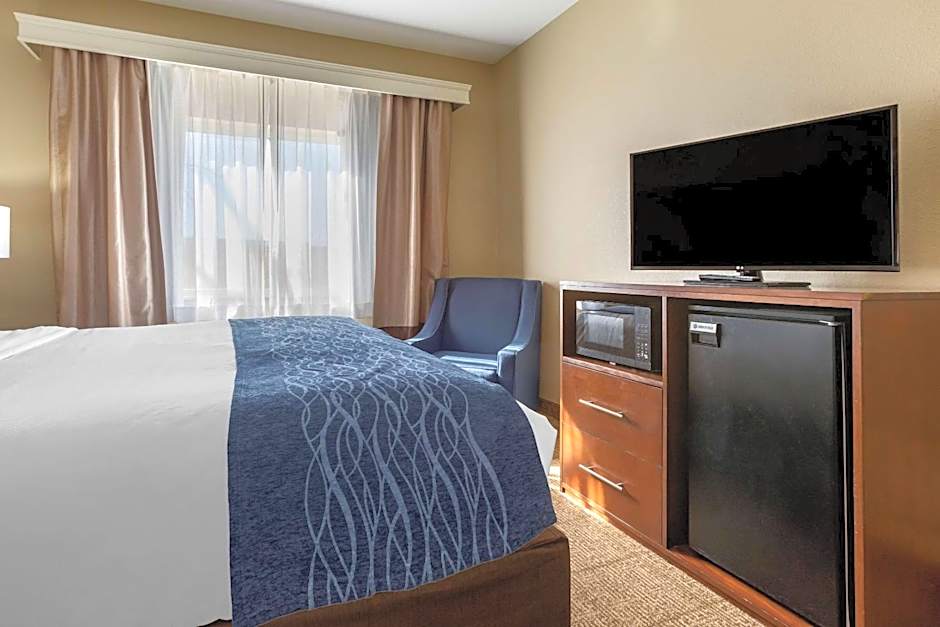 Comfort Inn & Suites Alameda at Albuquerque Balloon Fiesta Park