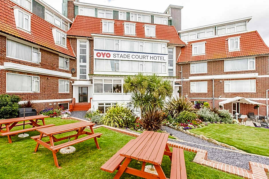 OYO Stade Court Hotel