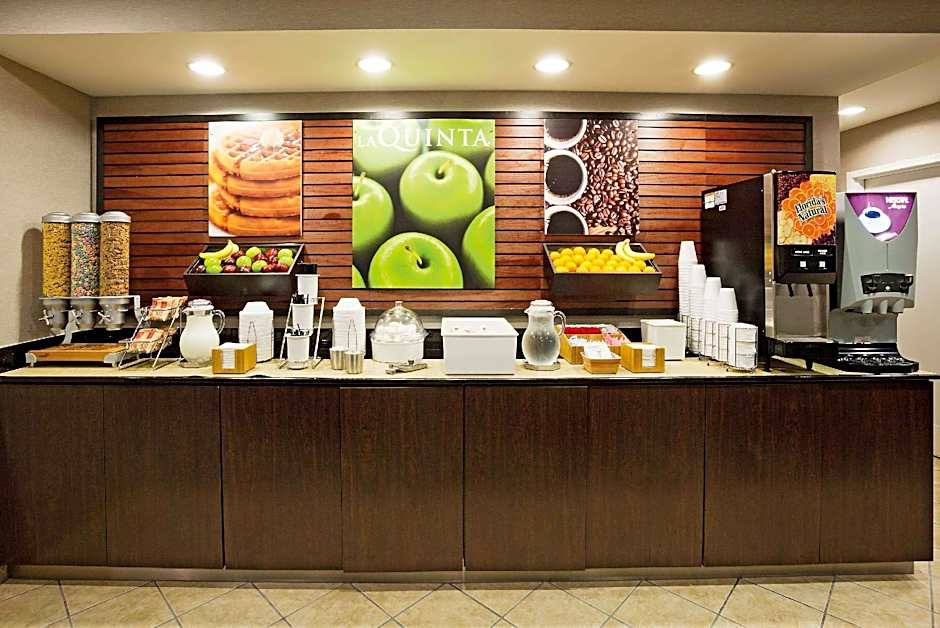 La Quinta Inn & Suites by Wyndham Oshkosh