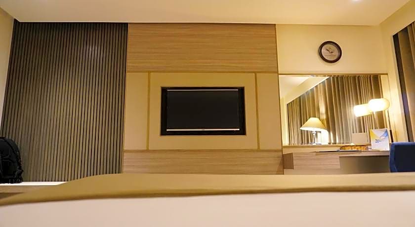 Regent Plaza Hotel & Convention Center