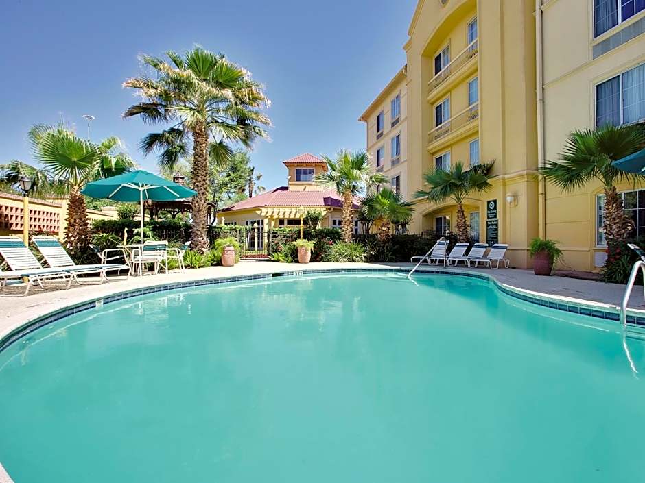 La Quinta Inn & Suites by Wyndham Houston West Park 10