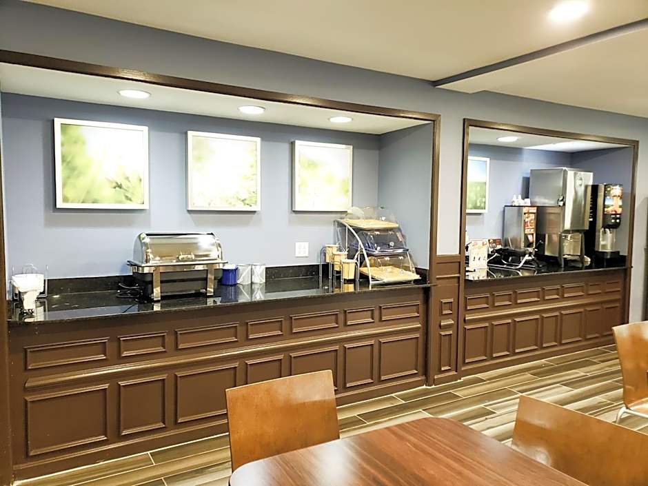Days Inn & Suites by Wyndham Merrillville