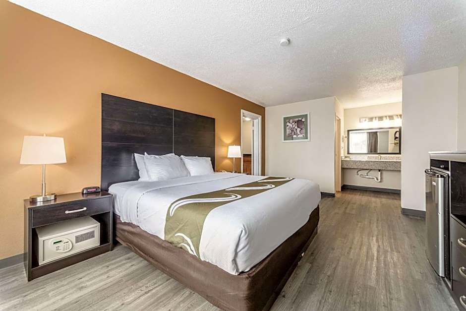 Quality Inn & Suites Vandalia near I-70 and Hwy 51