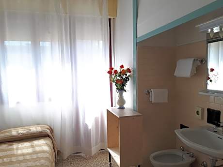 Family Room (5 Adults)