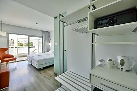 Double Room with Bali-Bed