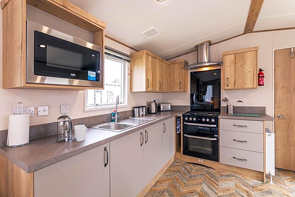 Squirrel Lodge with Hot Tub