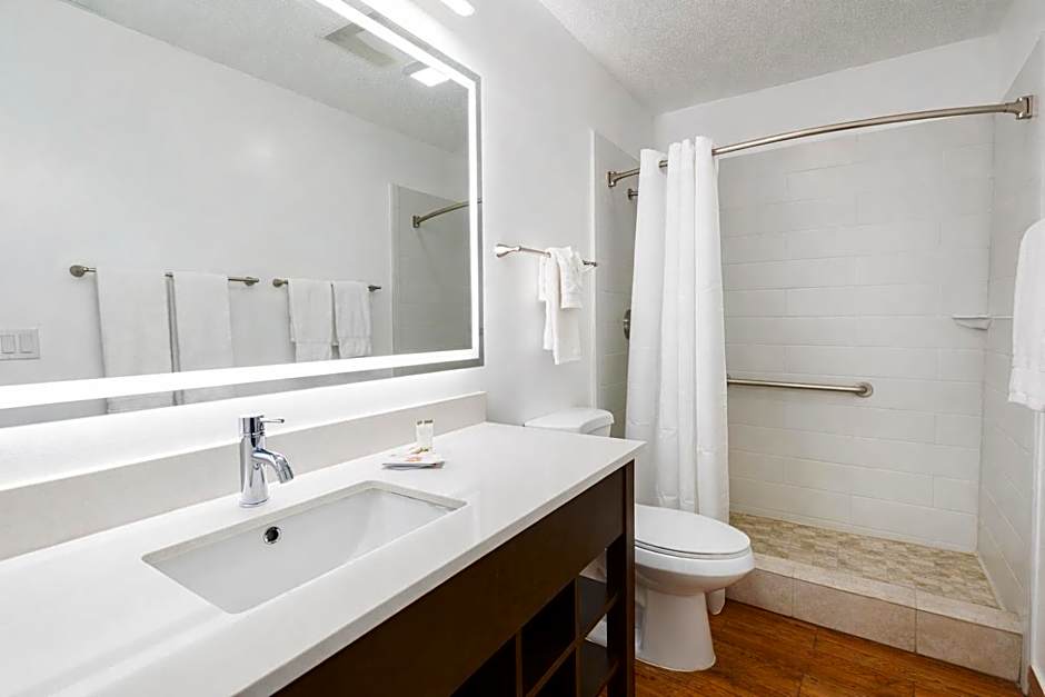 Destin Inn & Suites