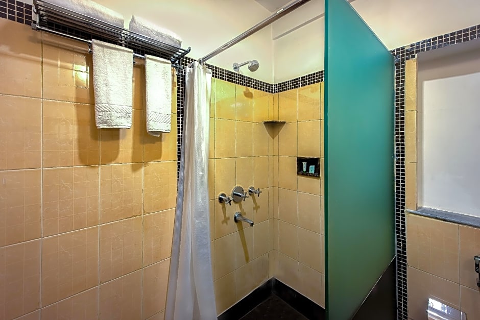 Treebo Trend Green View