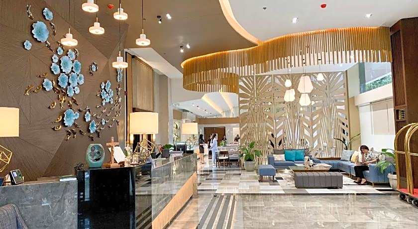 J7 Plaza Hotel