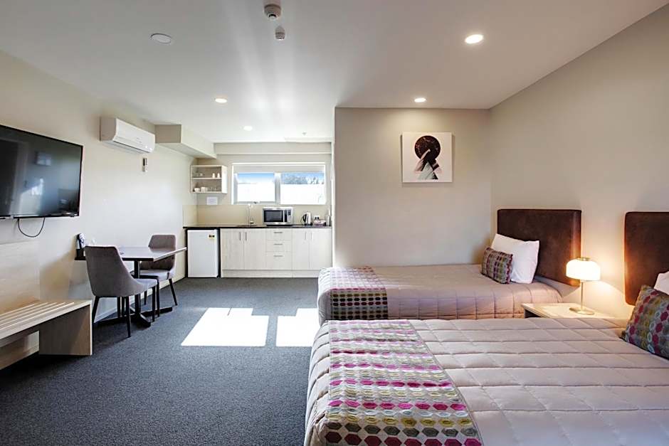 Ellerslie Palms Motel