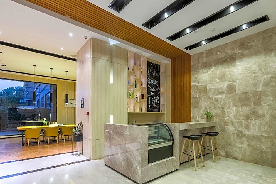 Atour Hotel Zhenjiang Railway Station Nanxu Avenue