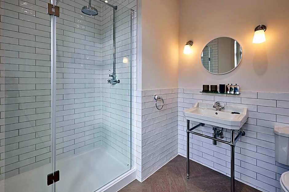 Arlington House Hotel - Self Check-In Suites