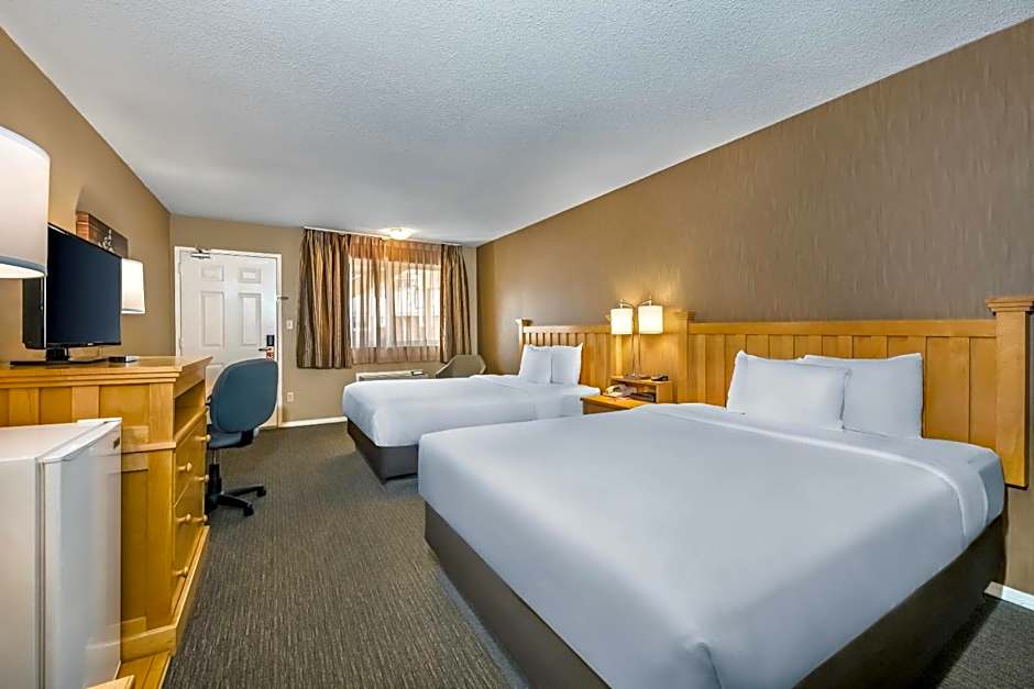 Econo Lodge Inn & Suites