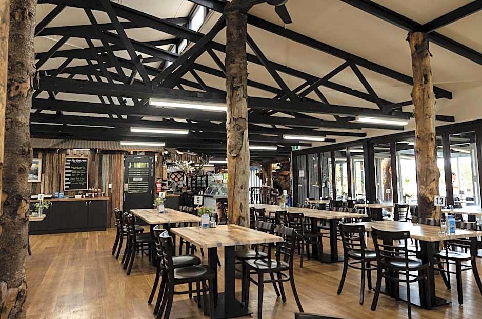 Tullah Lakeside Lodge