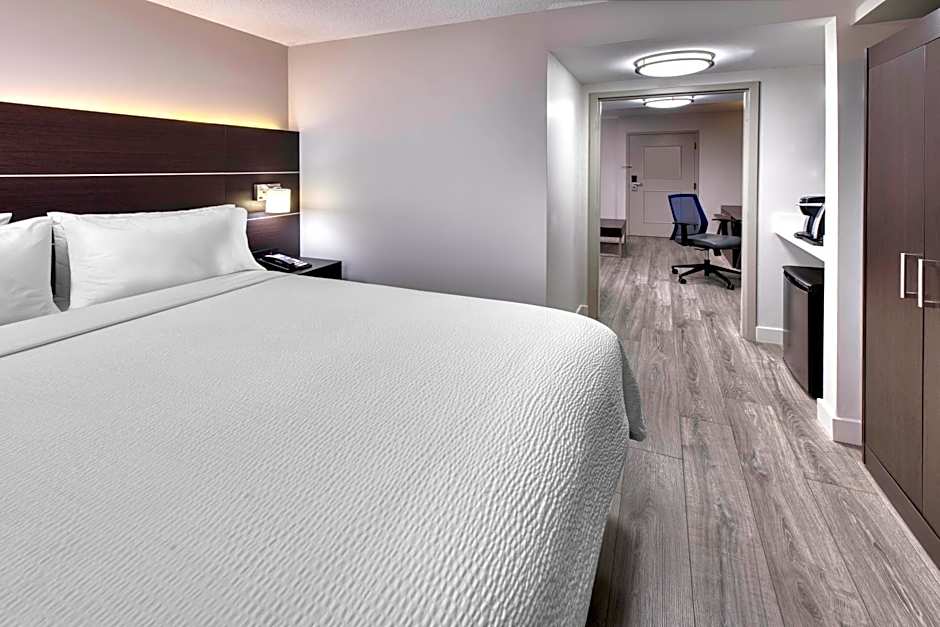 Holiday Inn Express & Suites Mississauga-Toronto Southwest By IHG