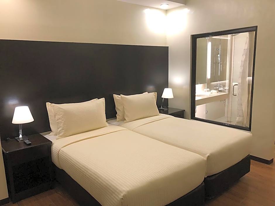 Piña Suites