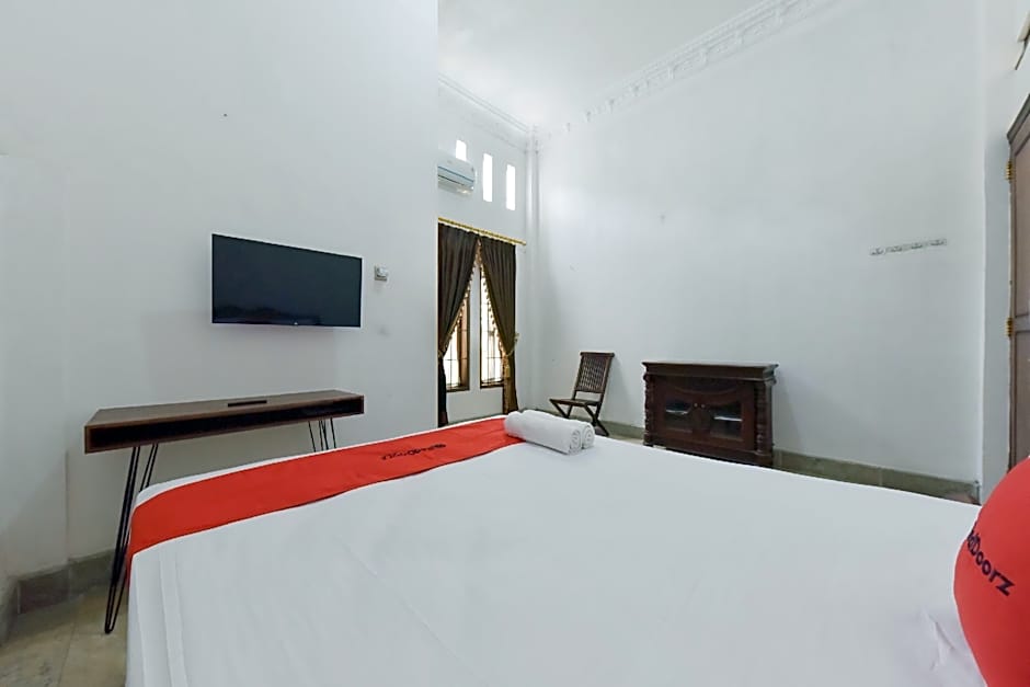 RedDoorz Syariah near Dago Pakar 2