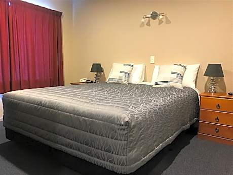 Executive Two-Bedroom Apartment with Spa Bath 4