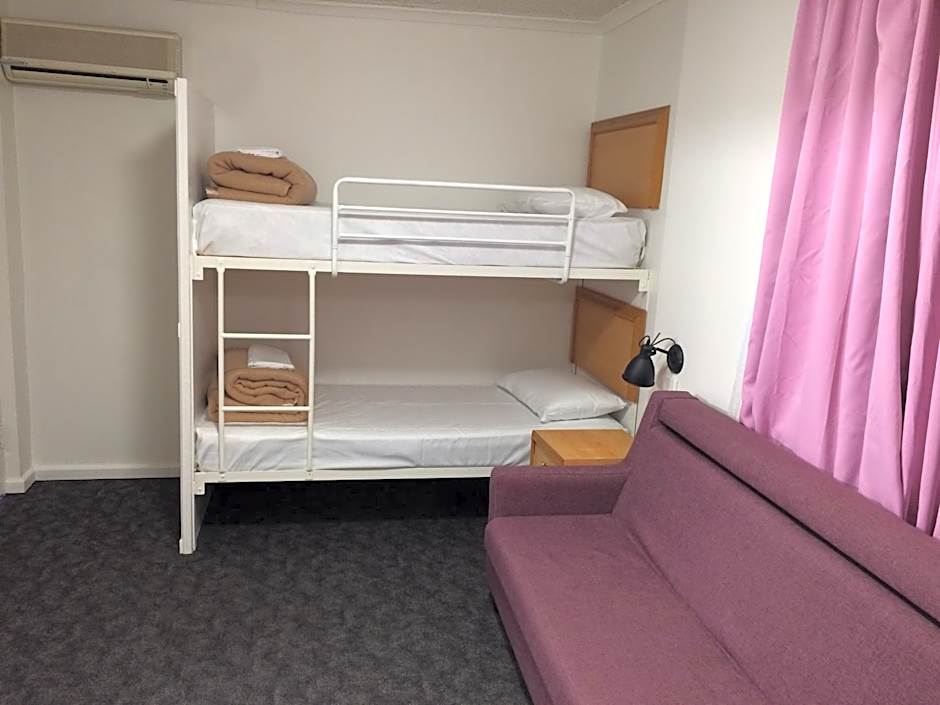 Edgecliff Lodge Motel