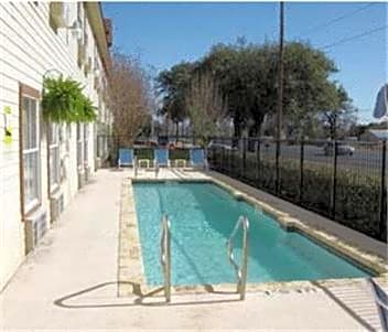 Fredericksburg Hill Country Hotel