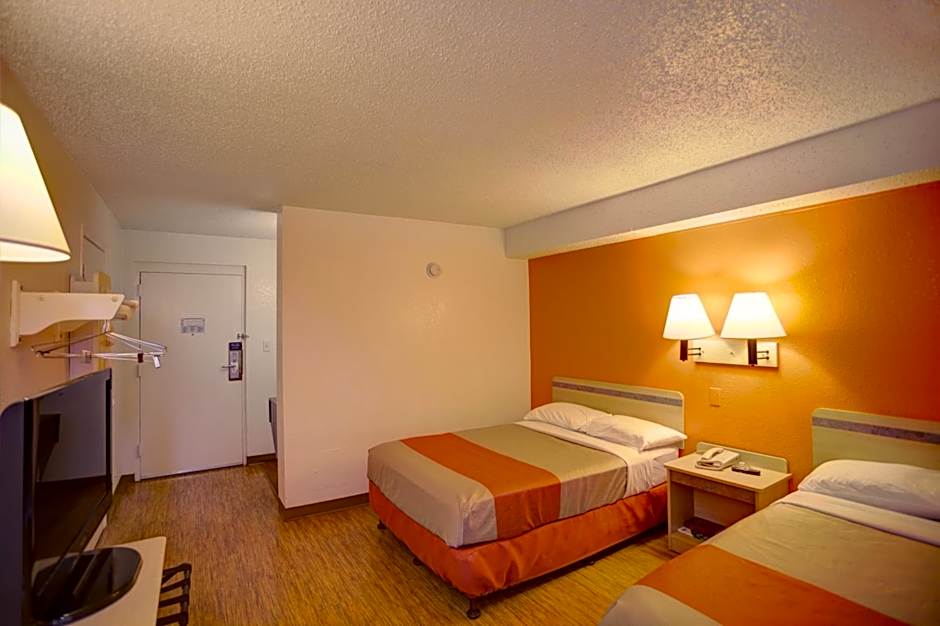 Motel 6-Council Bluffs, IA - Omaha East