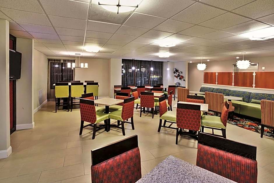 La Quinta Inn & Suites by Wyndham Elkview