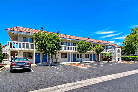 2 QUEEN BEDS | MINI FRIDGE