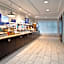 Holiday Inn Express Hotel & Suites Grand Rapids-North By IHG