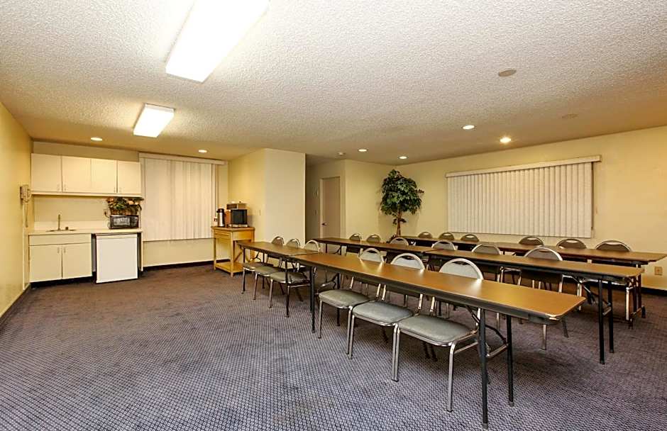 Red Roof Inn Santa Ana