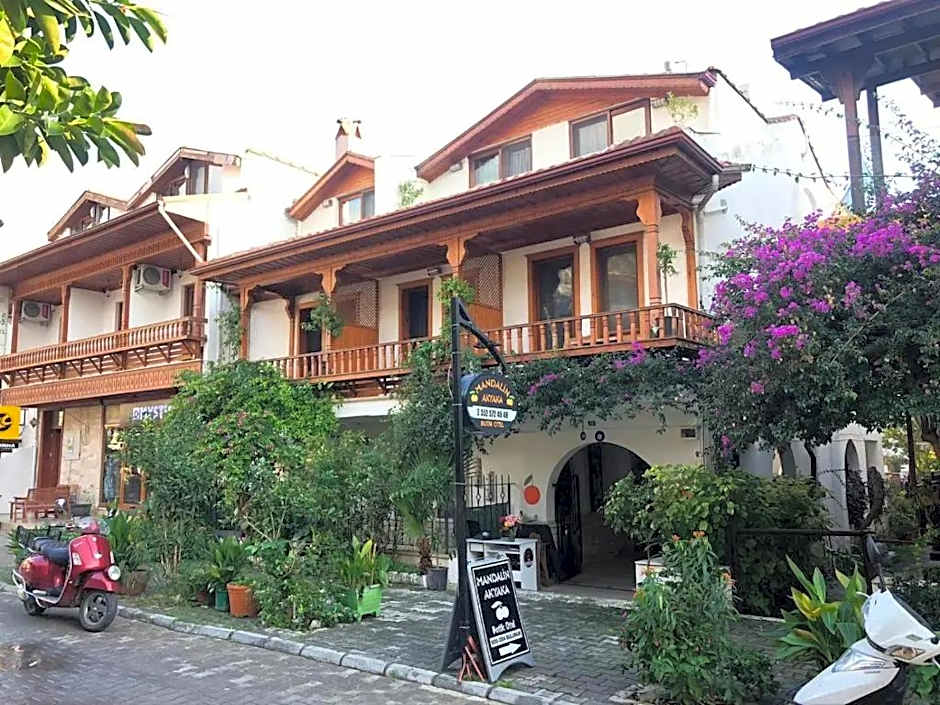 MANDALİN AKYAKA