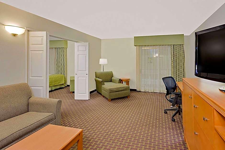Ramada by Wyndham Marquette
